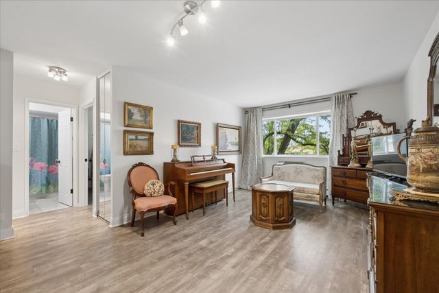 8455 W Leland Avenue 204, Chicago, IL 60656