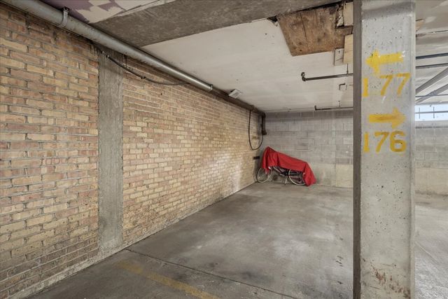 8455 W Leland Avenue 204, Chicago, IL 60656