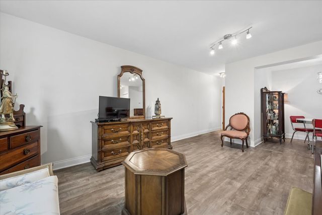 8455 W Leland Avenue 204, Chicago, IL 60656