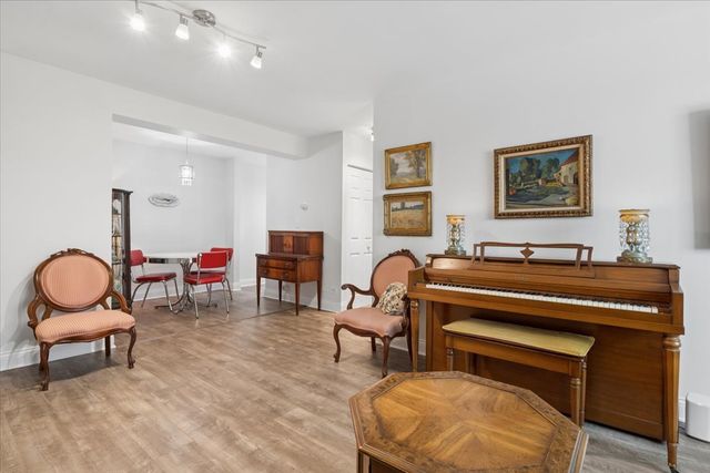8455 W Leland Avenue 204, Chicago, IL 60656