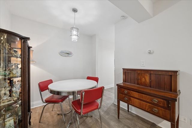 8455 W Leland Avenue 204, Chicago, IL 60656