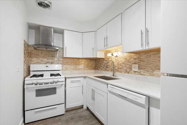 8455 W Leland Avenue 204, Chicago, IL 60656