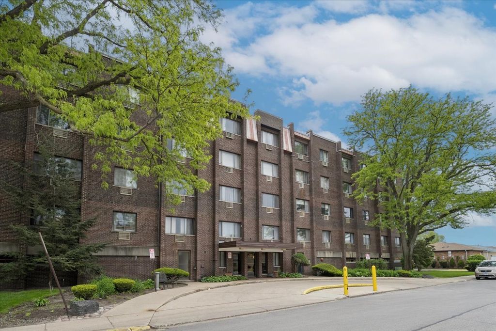 8455 W Leland Avenue 204, Chicago, IL 60656