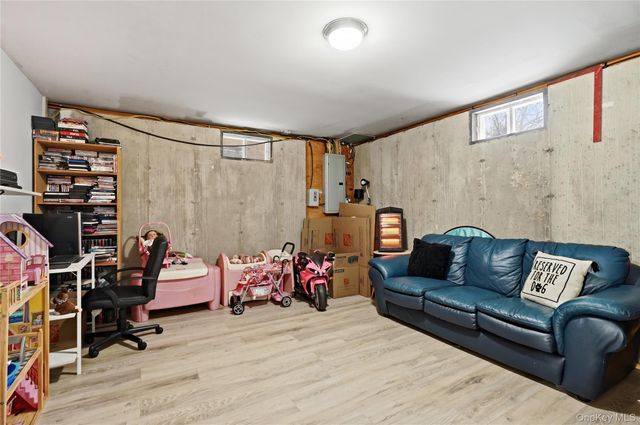 23 Hazelwood Road N, Wurtsboro, NY 12790