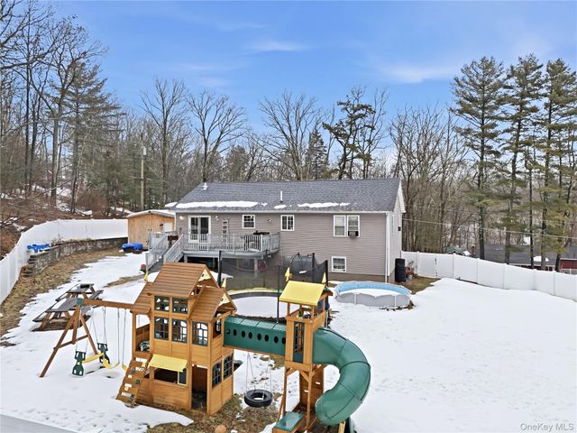 23 Hazelwood Road N, Wurtsboro, NY 12790