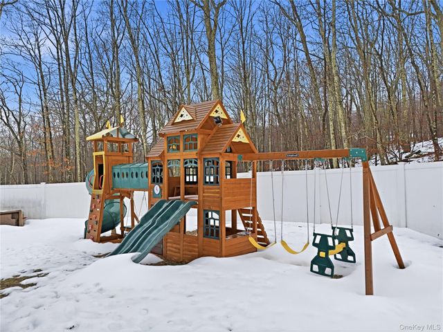 23 Hazelwood Road N, Wurtsboro, NY 12790