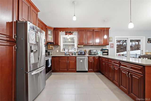 23 Hazelwood Road N, Wurtsboro, NY 12790