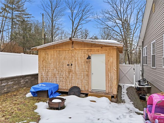 23 Hazelwood Road N, Wurtsboro, NY 12790