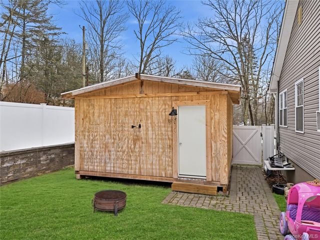 23 Hazelwood Road N, Wurtsboro, NY 12790