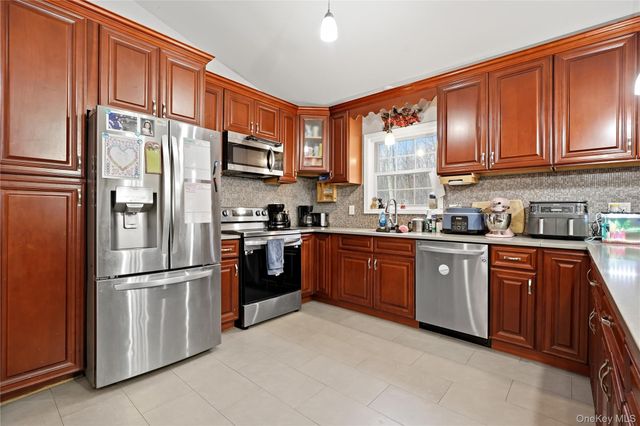 23 Hazelwood Road N, Wurtsboro, NY 12790