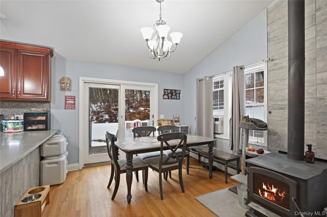 23 Hazelwood Road N, Wurtsboro, NY 12790