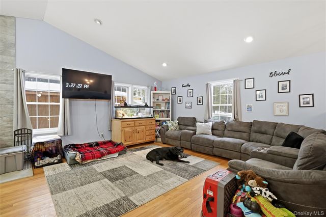 23 Hazelwood Road N, Wurtsboro, NY 12790