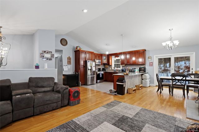 23 Hazelwood Road N, Wurtsboro, NY 12790