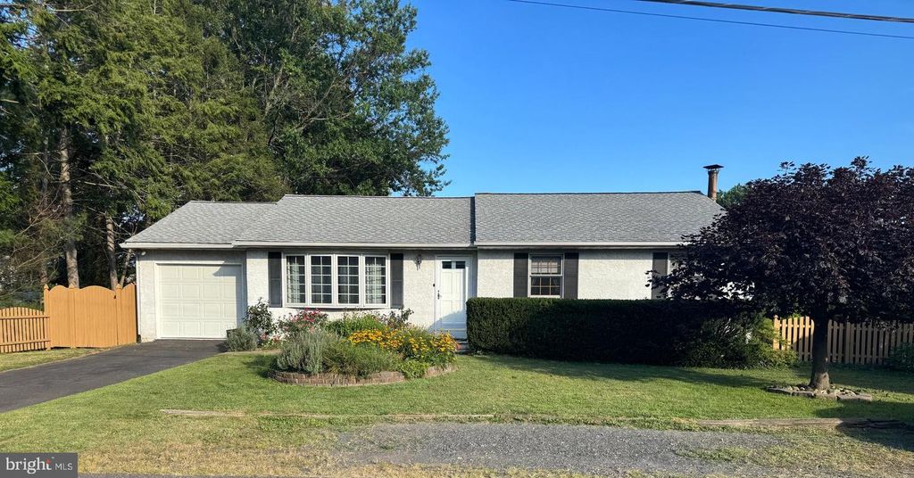 213 GARDEN AVE, Horsham, PA 19044