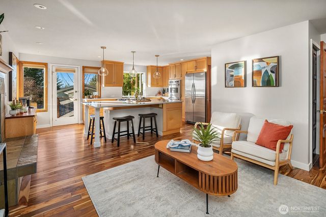 8305 44th Avenue SW, Seattle, WA 98136