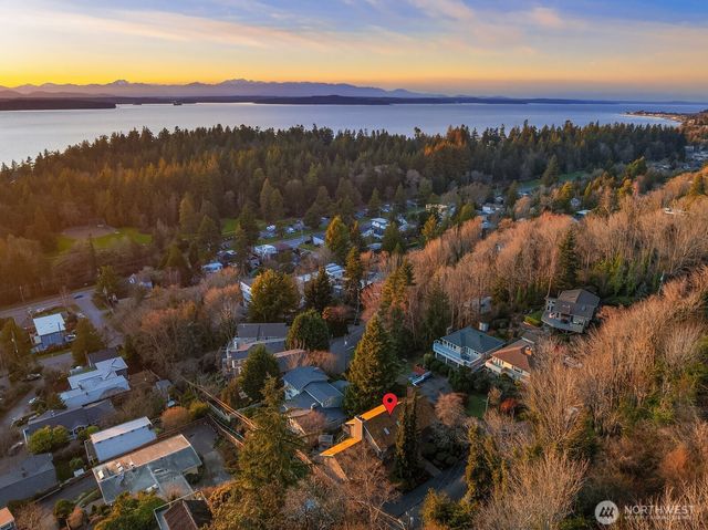 8305 44th Avenue SW, Seattle, WA 98136