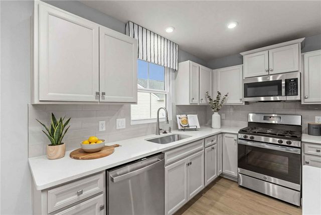 20 Maple Hill, South Franklin, PA 15301