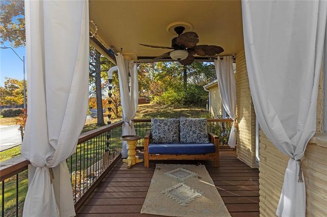 6204 N Robinhood Lane, Kansas City, MO 64151