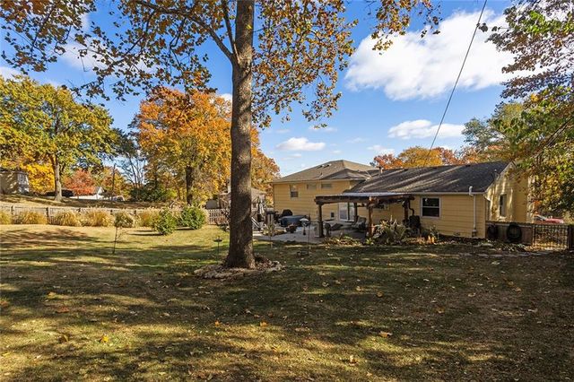 6204 N Robinhood Lane, Kansas City, MO 64151