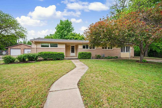1019 Somerset Dr, Salina, KS 67401