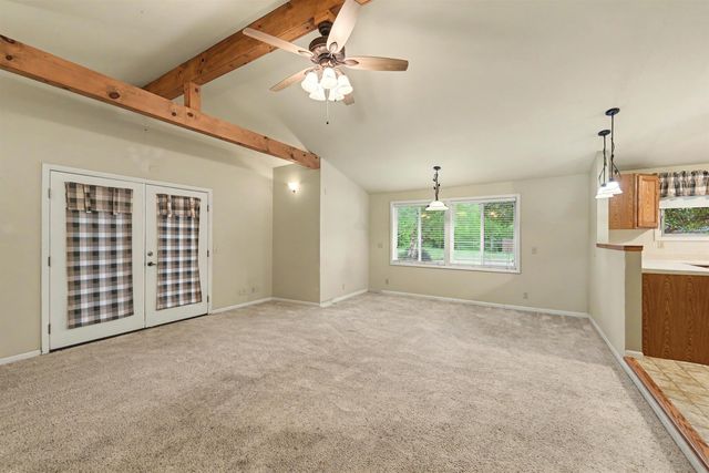1019 Somerset Dr, Salina, KS 67401