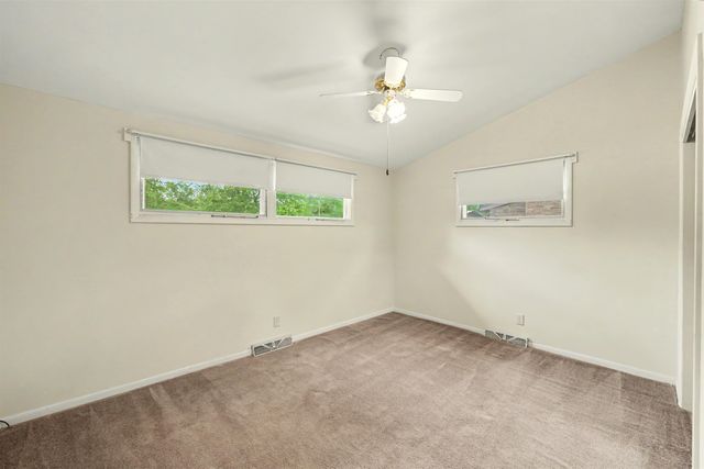 1019 Somerset Dr, Salina, KS 67401