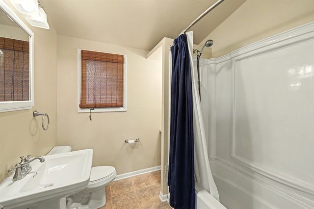 1019 Somerset Dr, Salina, KS 67401