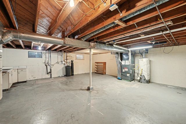 1019 Somerset Dr, Salina, KS 67401