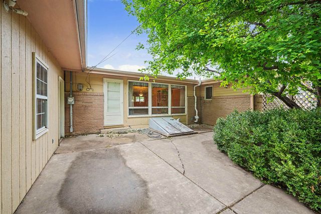 1019 Somerset Dr, Salina, KS 67401