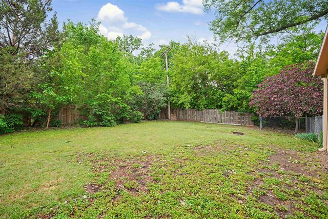 1019 Somerset Dr, Salina, KS 67401