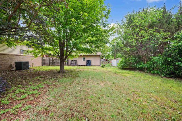 1019 Somerset Dr, Salina, KS 67401