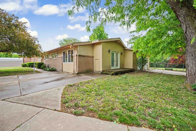 1019 Somerset Dr, Salina, KS 67401