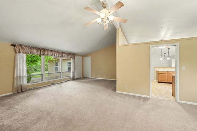 1019 Somerset Dr, Salina, KS 67401