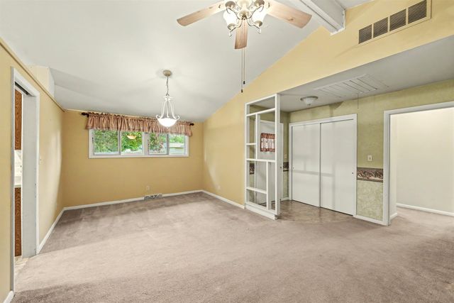 1019 Somerset Dr, Salina, KS 67401