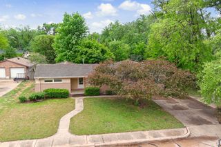 1019 Somerset Dr, Salina, KS 67401