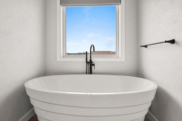 N9239 LAURA STREET, Appleton, WI 54915
