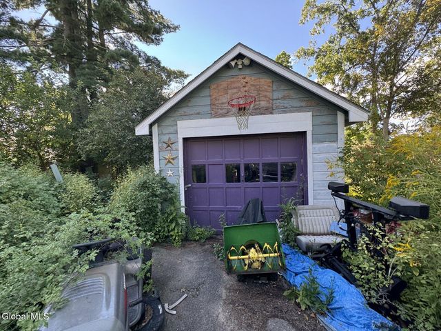 32 Ray Street, Niskayuna, NY 12309