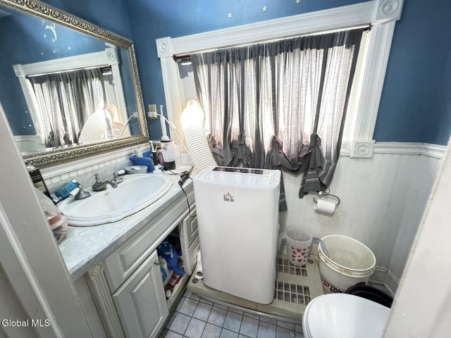 32 Ray Street, Niskayuna, NY 12309