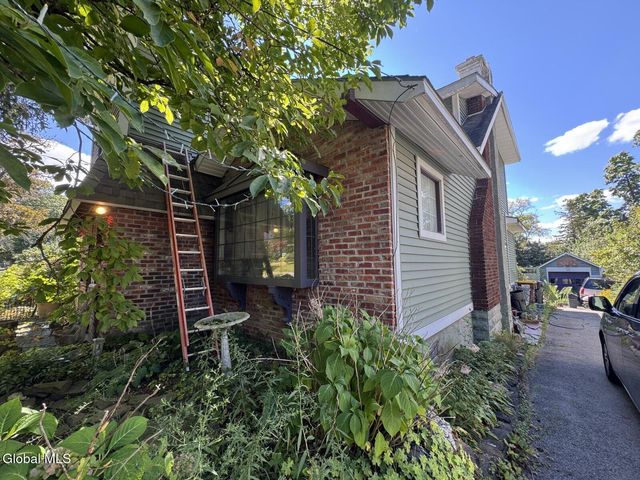 32 Ray Street, Niskayuna, NY 12309