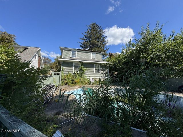 32 Ray Street, Niskayuna, NY 12309