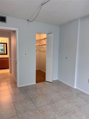 16950 W Dixie Hwy A232 Hwy 232, North Miami Beach, FL 33160