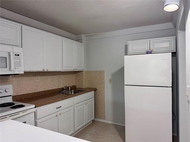 16950 W Dixie Hwy A232 Hwy 232, North Miami Beach, FL 33160
