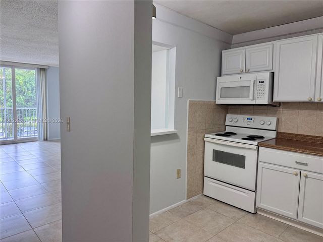 16950 W Dixie Hwy A232 Hwy 232, North Miami Beach, FL 33160