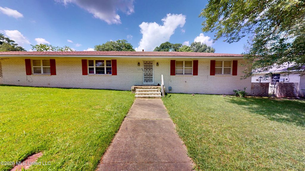 210 Porter Street, Senatobia, MS 38668 — exterior