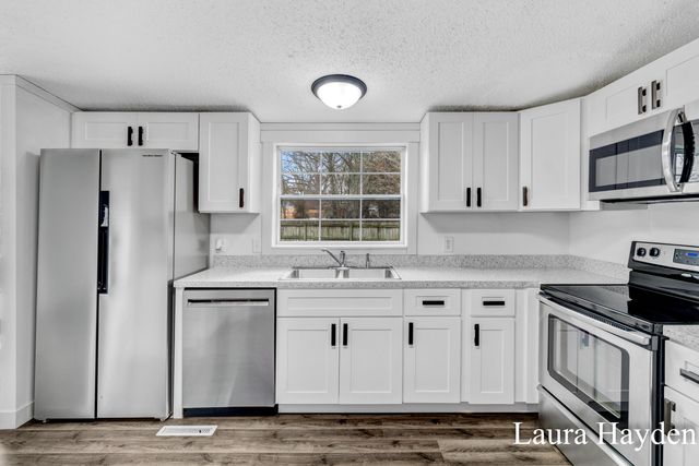 6220 W Riverside Drive, Saranac, MI 48881