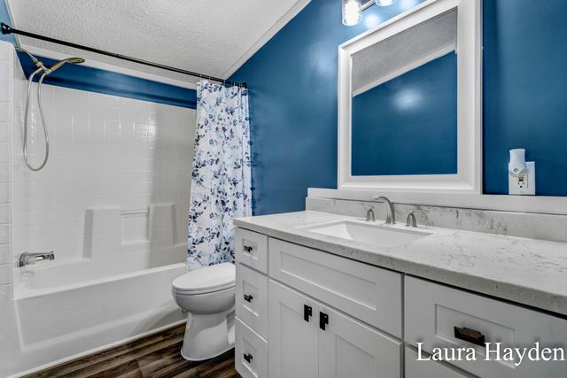 6220 W Riverside Drive, Saranac, MI 48881