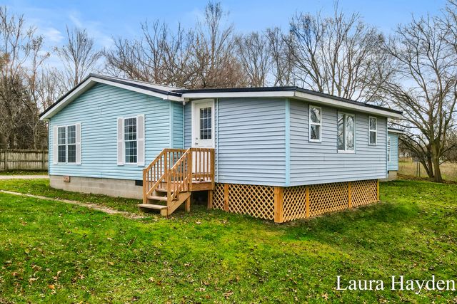 6220 W Riverside Drive, Saranac, MI 48881