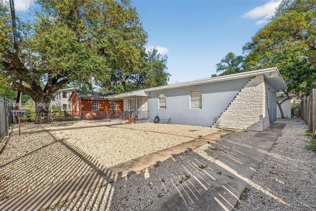 2741 NW 43rd Ter, Miami, FL 33142