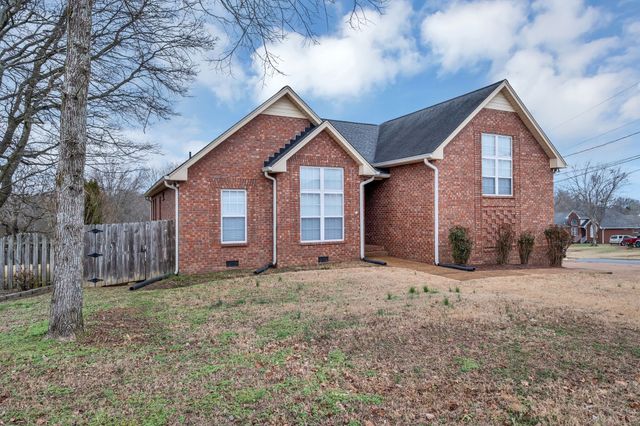 101 Knights Bridge Station, Hendersonville, TN 37075