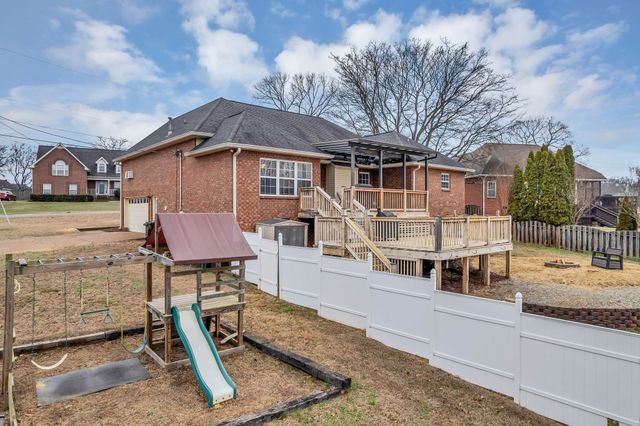 101 Knights Bridge Station, Hendersonville, TN 37075